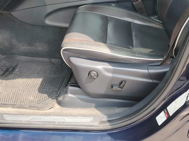 Car image 29