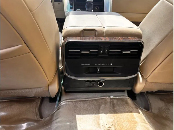 Car image 28
