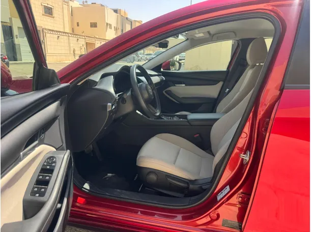 Car image 12
