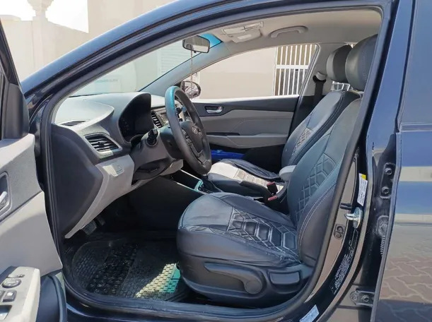 Car image 12