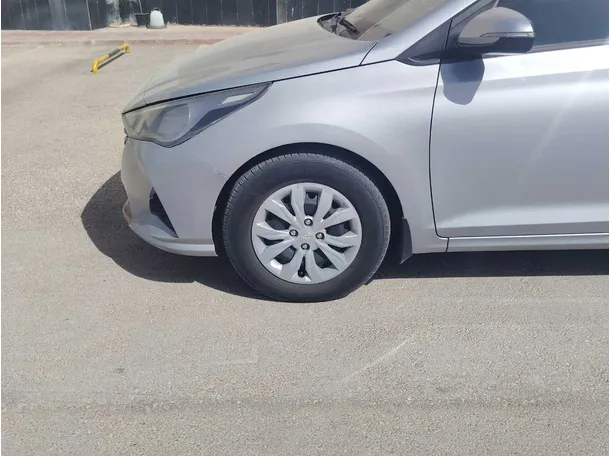 Car image 9