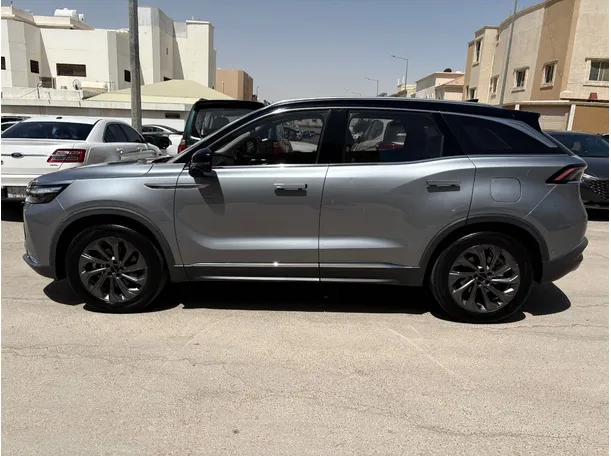 Car image 8