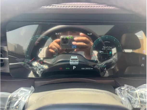 Car image 18