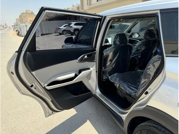 Car image 13