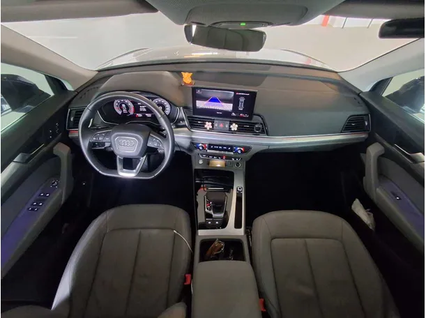 Car image 14