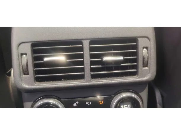 Car image 29