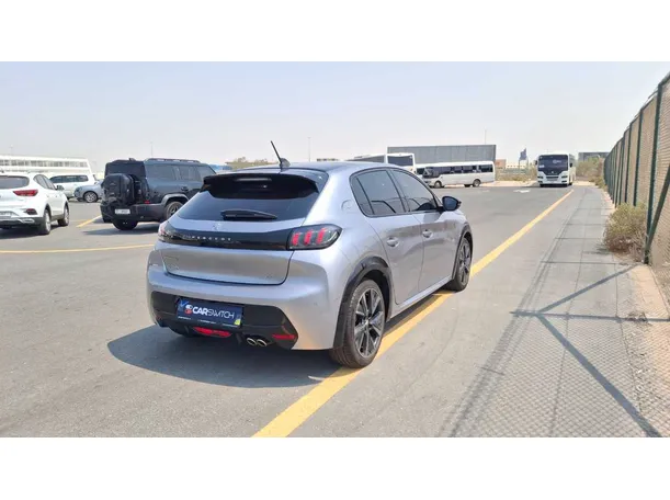 Car image 5