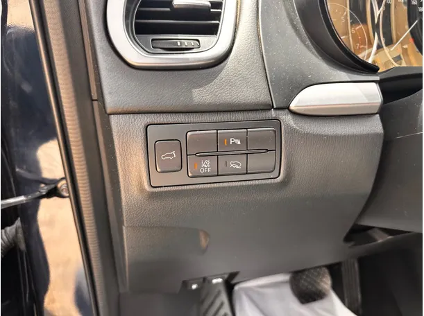 Car image 26