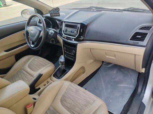 Car image 14