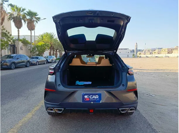 Car image 32