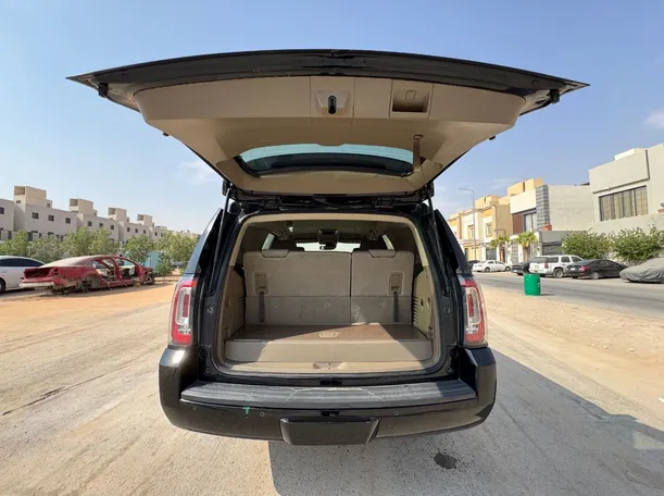 Car image 19