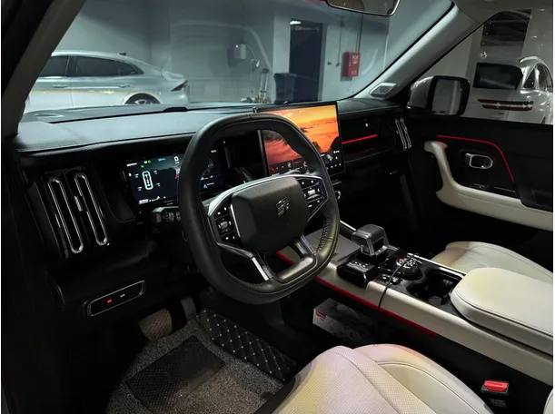 Car image 12