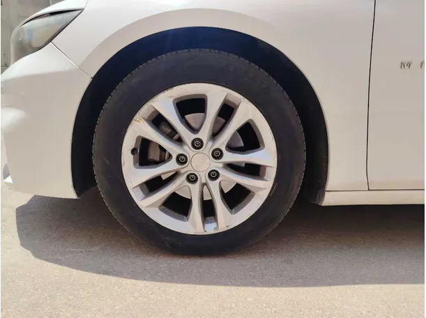 Car image 10