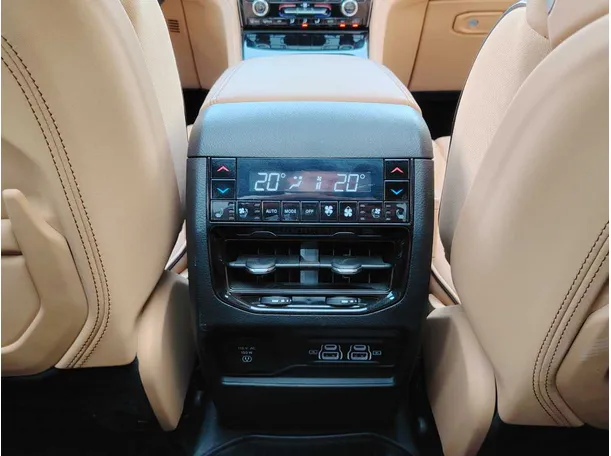 Car image 29