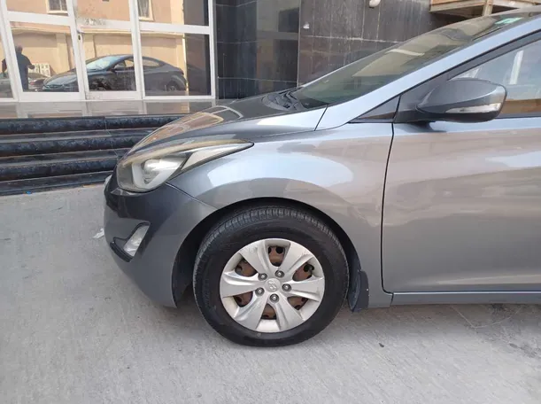 Car image 9
