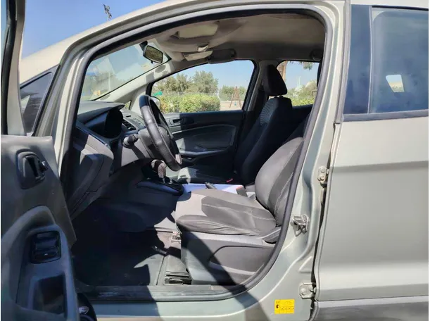 Car image 10