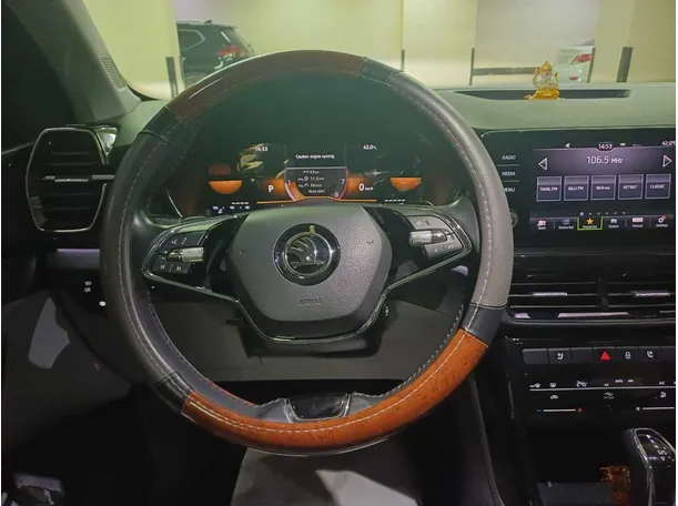 Car image 17