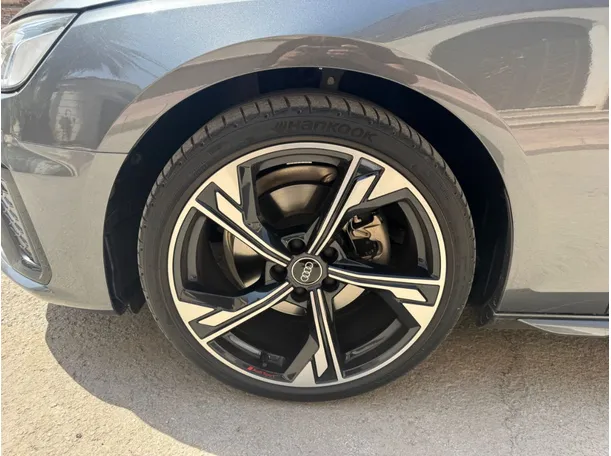 Car image 9