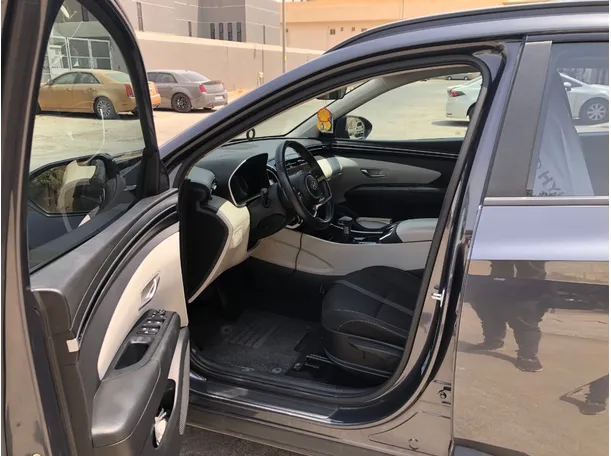 Car image 11