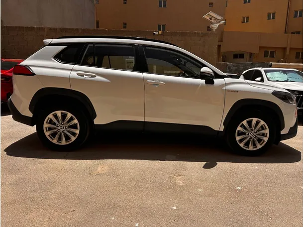 Car image 4