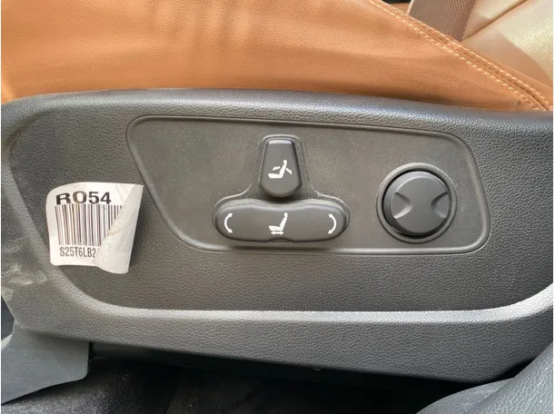 Car image 26