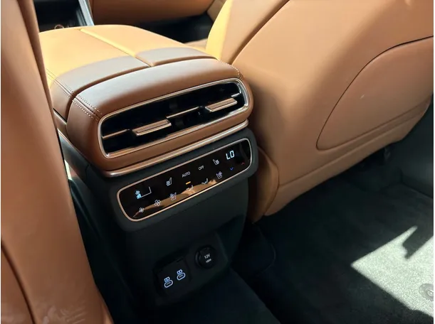 Car image 29