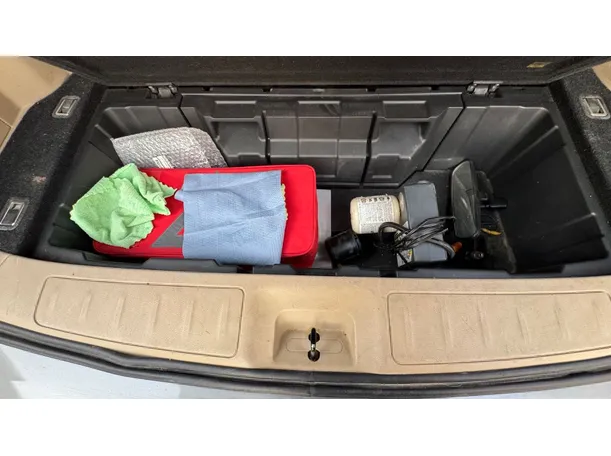 Car image 20