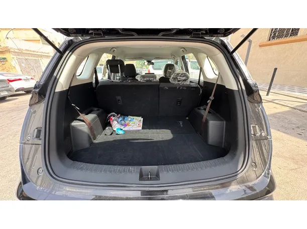 Car image 25