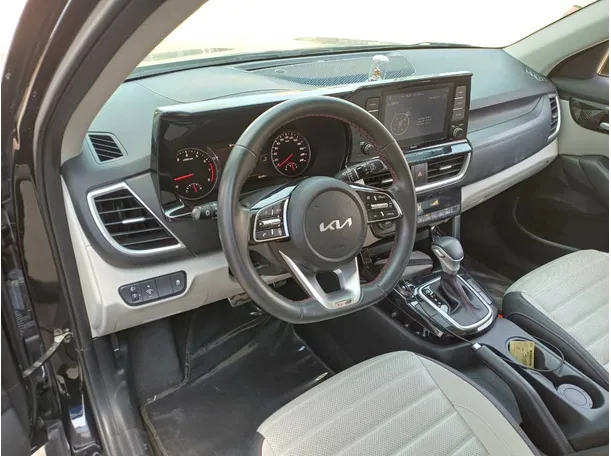 Car image 11