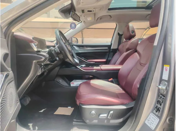 Car image 14