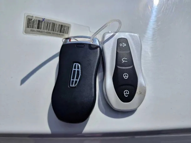 Car image 25