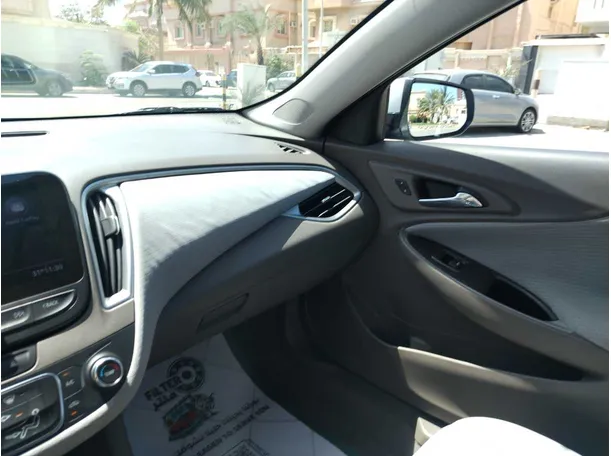 Car image 32