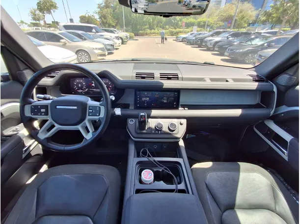 Car image 15