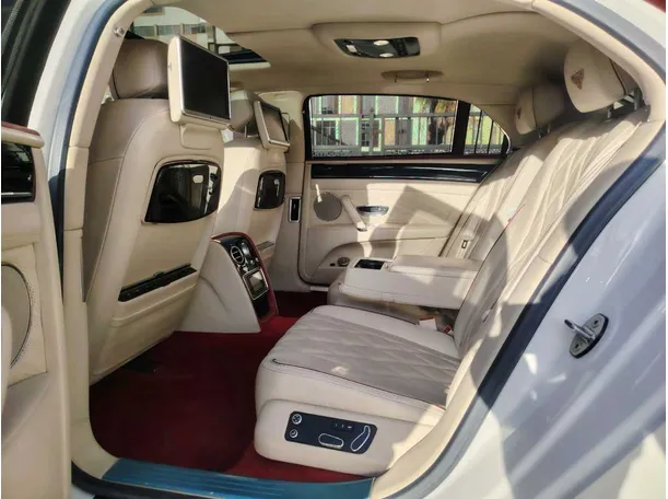 Car image 17