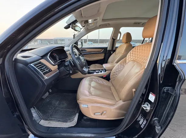 Car image 10