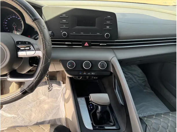 Car image 16