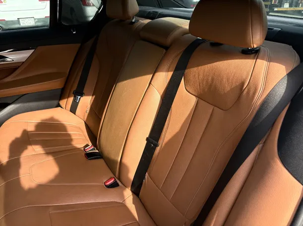 Car image 17