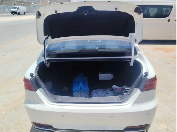Car image 22