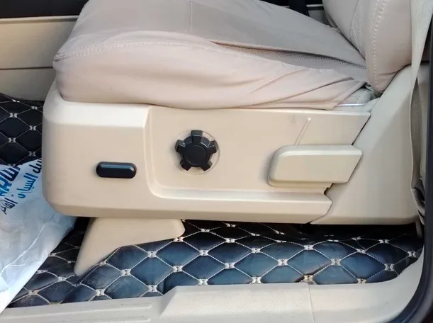 Car image 27