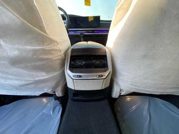 Car image 32
