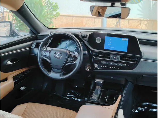 Car image 22
