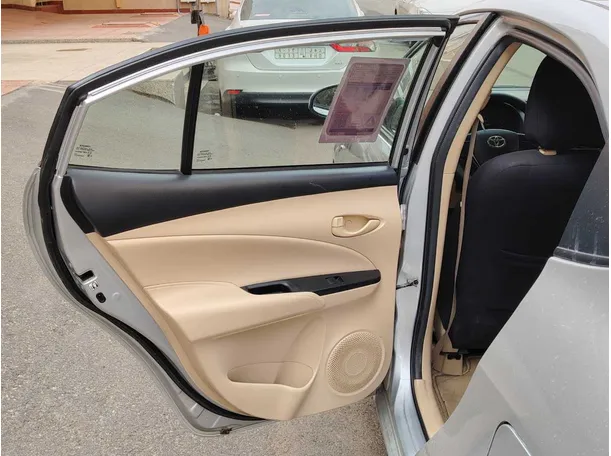 Car image 10