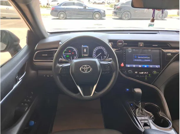 Car image 14
