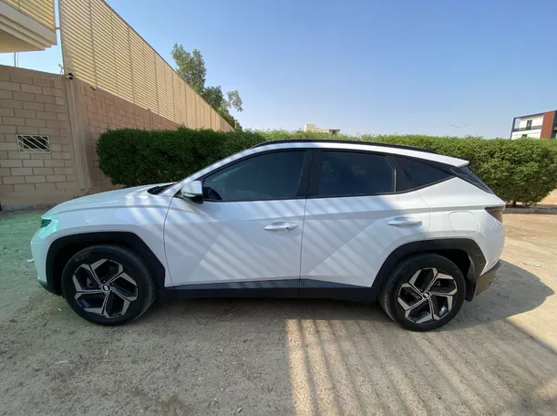 Car image 8