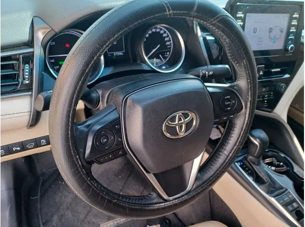 Car image 19