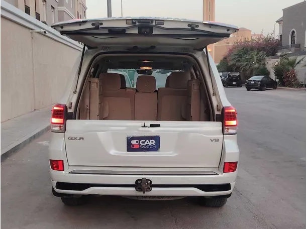 Car image 26