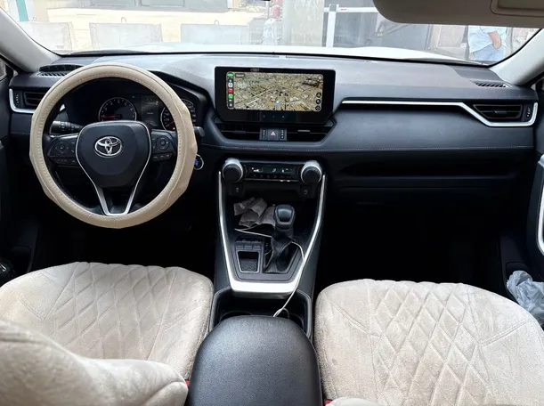 Car image 18