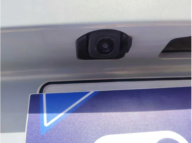 Car image 25