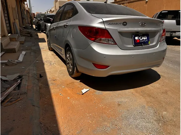 Car image 7
