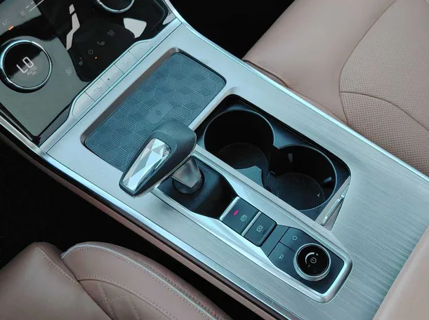 Car image 27